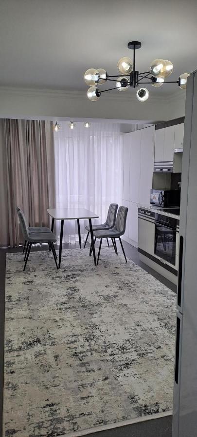 Airport 24&24 Car Parking Apartment Chisinau Ngoại thất bức ảnh