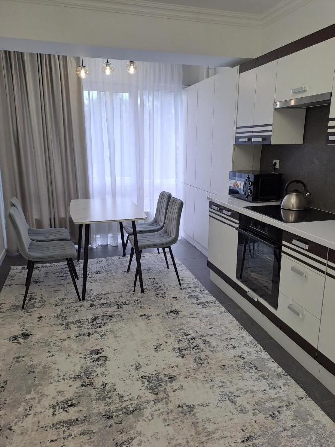 Airport 24&24 Car Parking Apartment Chisinau Ngoại thất bức ảnh
